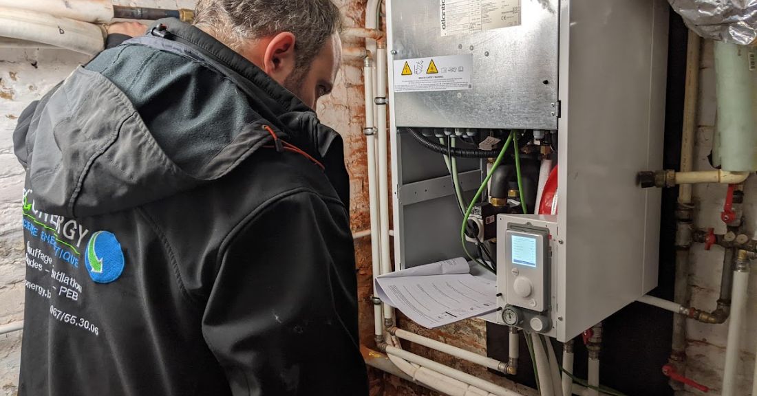 Econergy, installation d’une pompe à chaleur hybride couplée à une chaudière au gaz Econergy, installation d'une pompe à chaleur hybride couplée à une chaudière au gaz
