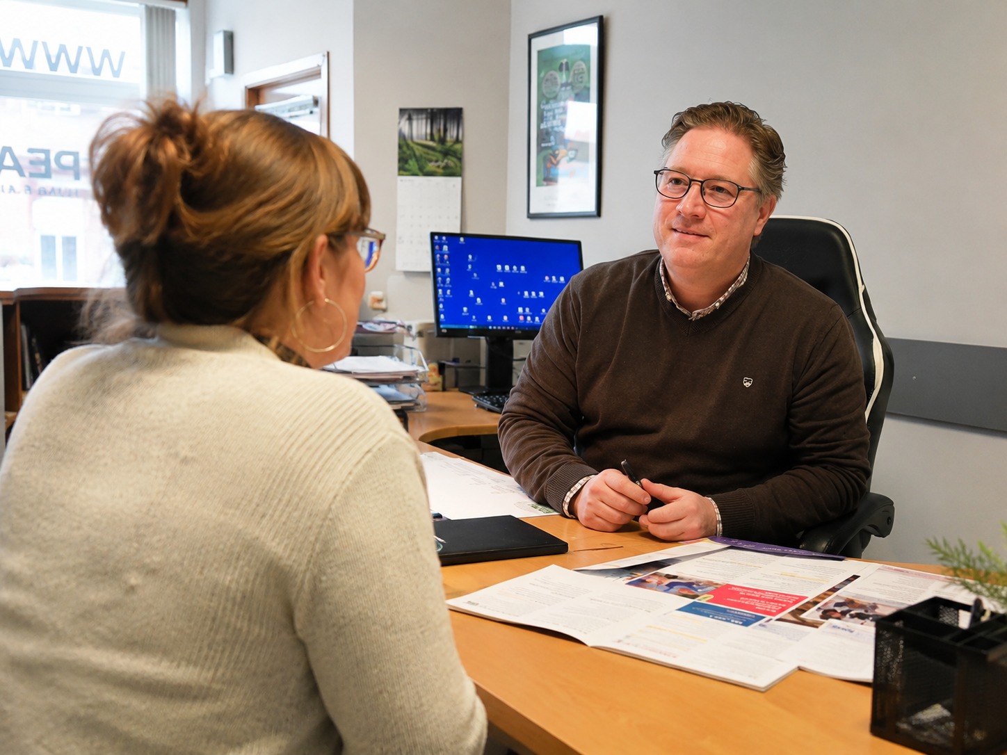 Entretien personnalisé avec un client chez BAPEC Assurances